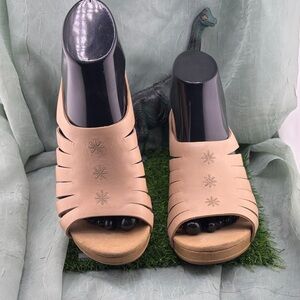 Dansko Beige Open-Toe Slide Clogs with Heel Cutout and Embroidery | 38